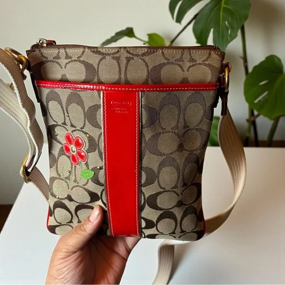 Vintage Coach Penelope signature canvas floral crossbody bag - Picture 1 of 7